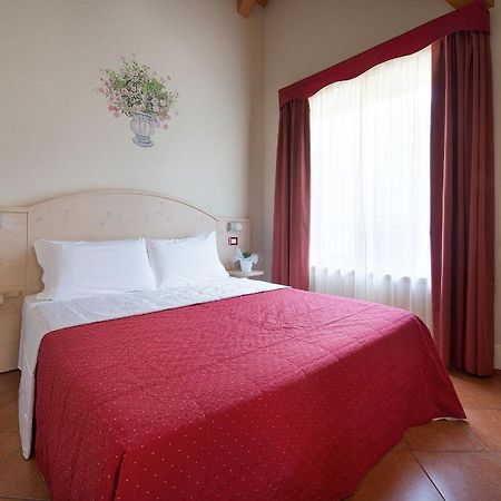 Residence Adamello Resort Ponte Di Legno Δωμάτιο φωτογραφία